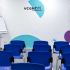 Головні новини Києва | Kyiv.News Порожній зал для заходів у просторі Vcentri HUB із логотипом на стіні